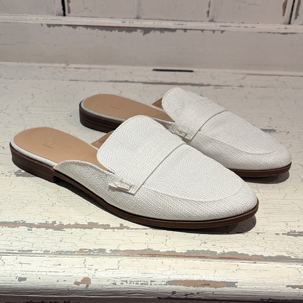 LOFT Beige and White Textured Sandals